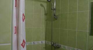 Гостиница Александра Ейск Трехместный номер эконом-класса с общей ванной комнатой-14